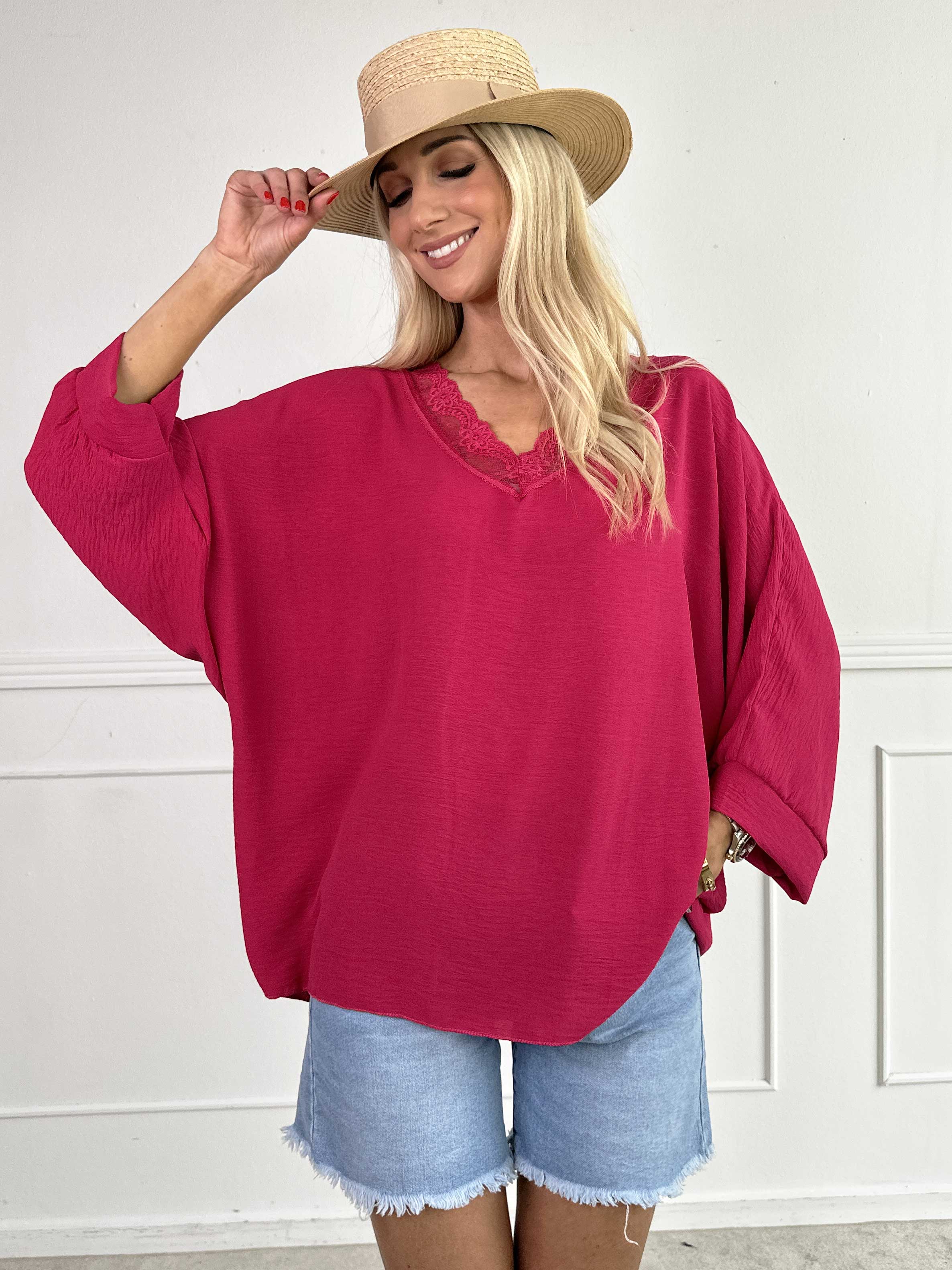 Leonora - Sød tunika med flagermusærmer og blonde